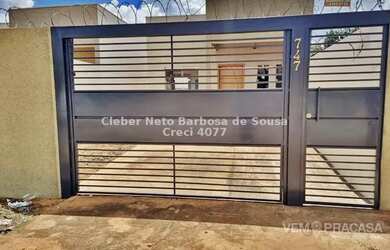 Imagem: A casa possui 2 Dormitórios, 2 Banheiros, 2 Vagas na garagem