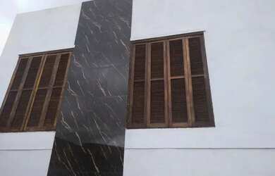 Imagem: A casa possui 3 Dormitórios, 2 Banheiros, 1 Vaga na garagem