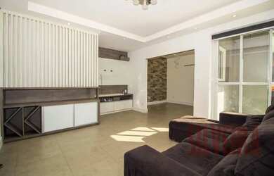 Imagem: A casa possui 3 Dormitórios, 2 Banheiros, 1 Vaga na garagem