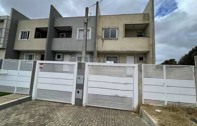 Imagem: A casa possui 3 Dormitórios, 1 Banheiro, 1 Vaga na garagem