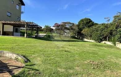 Imagem: A casa possui 4 Dormitórios, 5 Banheiros, 5 Vagas na garagem