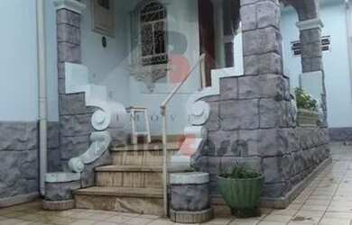 Imagem: A casa possui 2 Dormitórios, 1 Banheiro, 2 Vagas na garagem