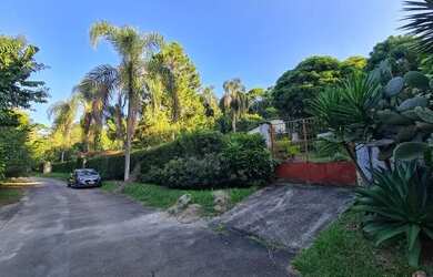 Imagem: A casa possui 3 Dormitórios, 3 Banheiros, 5 Vagas na garagem