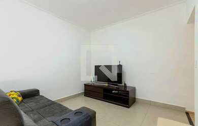 Imagem: A casa possui 3 Dormitórios, 2 Banheiros, 1 Vaga na garagem