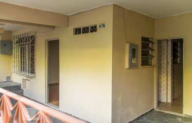 Imagem: A casa possui 2 Dormitórios, 1 Banheiro, 1 Vaga na garagem