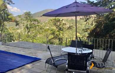 Imagem: A casa possui 5 Dormitórios, 2 Banheiros e 300m² de Área