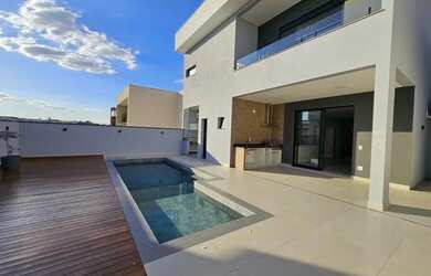 Imagem: A casa em condomínio possui 5 Dormitórios, 5 Banheiros, 4