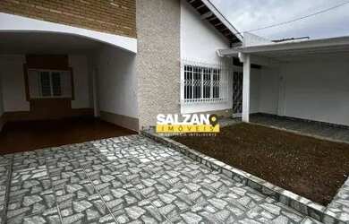 Imagem: A casa possui 5 Dormitórios, 3 Banheiros, 1 Vaga na garagem