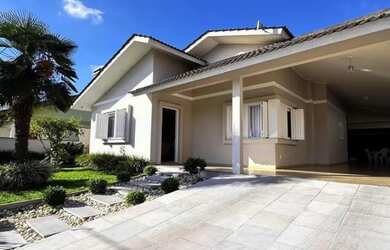 Imagem: A casa possui 3 Dormitórios, 1 Banheiro, 1 Vaga na garagem