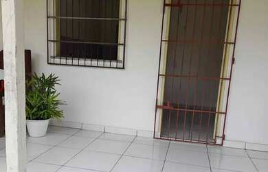 Imagem: A casa possui 2 Dormitórios, 1 Banheiro e 1 Vaga na garagem