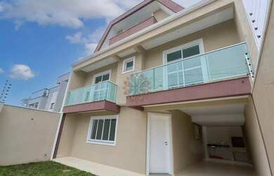 Imagem: A casa possui 3 Dormitórios, 4 Banheiros, 2 Vagas na garagem