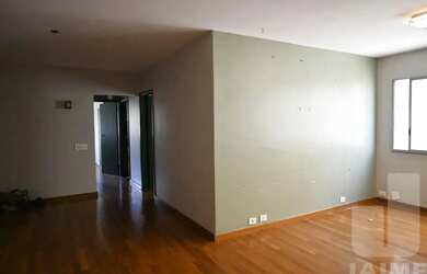 Imagem: O apartamento possui 3 Dormitórios, 1 Banheiro, 1 Vaga na garagem