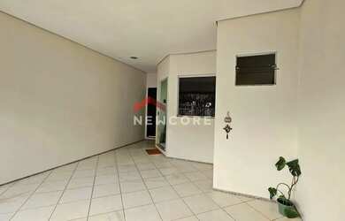 Imagem: A casa possui 2 Dormitórios, 2 Banheiros, 2 Vagas na garagem