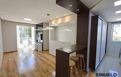 Imagem: O apartamento possui 2 Dormitórios, 1 Banheiro, 1 Vaga na garagem