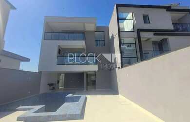 Imagem: A casa em condomínio possui 5 Dormitórios, 5 Banheiros, 3