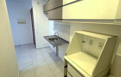 Imagem: O apartamento possui 2 Dormitórios, 1 Banheiro, 1 Vaga na garagem