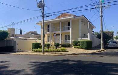 Imagem: A casa para alugar possui 4 Dormitórios, 5 Banheiros, 5 Vagas