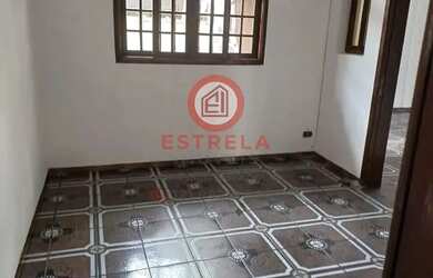 Imagem 2: Casa à Venda em Vila Martines, Jacareí 3 Dorms, 190m², R$650mil