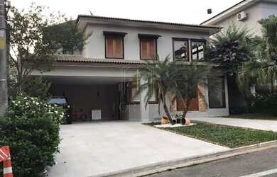 Imagem: A casa em condomínio possui 4 Dormitórios, 5 Banheiros, 4