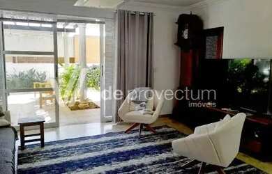 Imagem: A casa possui 3 Dormitórios, 4 Banheiros, 5 Vagas na garagem