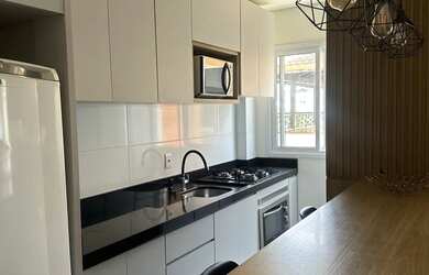 Imagem: O apartamento possui 2 Dormitórios, Acomodam 5 pessoas e 2