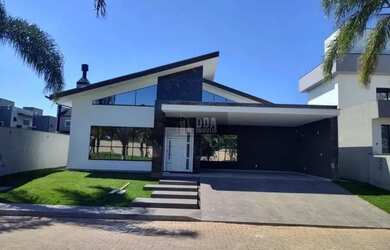 Imagem: A casa em condomínio possui 3 Dormitórios, 4 Banheiros, 2