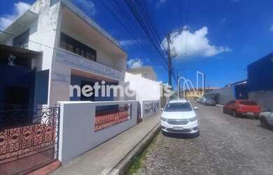 Imagem: O depósito possui 3 Vagas na garagem e 450m² de Área e está