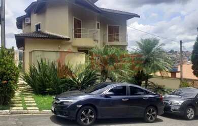 Imagem: A casa em condomínio possui 4 Dormitórios, 3 Banheiros, 5