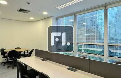 Imagem: O depósito possui 1 Vaga na garagem e 138m² de Área e está