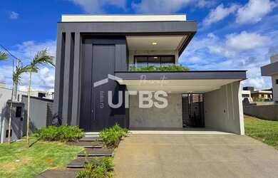 Imagem: A casa em condomínio possui 4 Dormitórios, 5 Banheiros, 2