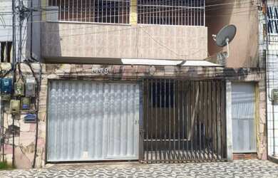 Imagem: A casa possui 3 Dormitórios e 2 Banheiros e está localizado