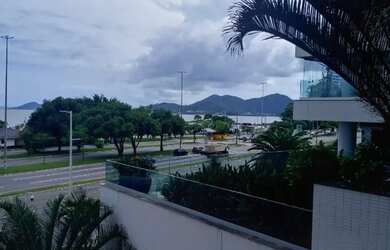 Imagem: O apartamento possui 3 Dormitórios, 2 Vagas na garagem, 206m²