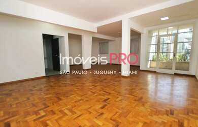 Imagem: O depósito possui 5 Vagas na garagem e 2672m² de Área e está