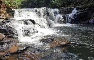Imagem: A chácara possui 20.000m² de Área e está localizado em