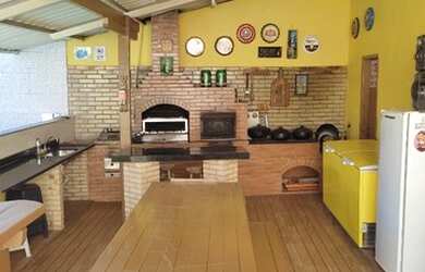 Imagem: A casa possui 4 Dormitórios e 4 Vagas na garagem e está localizado