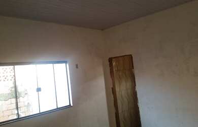 Imagem: A casa possui 3 Dormitórios, 2 Banheiros e 2 Vagas na garagem