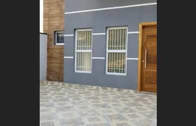 Imagem: A casa possui 3 Dormitórios, 2 Banheiros, 3 Vagas na garagem