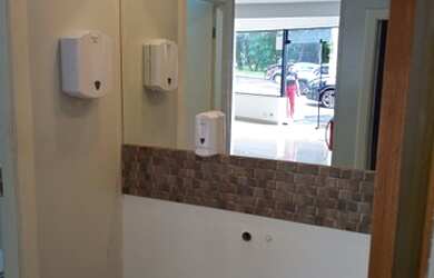 Imagem: O depósito possui 5 Vagas na garagem, 200m² de Área e está