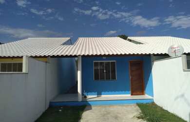 Imagem: A casa possui 2 Dormitórios, 1 Banheiro, 2 Vagas na garagem