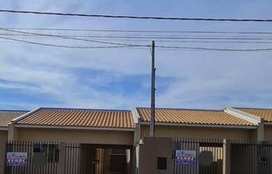 Imagem: A casa possui 2 Dormitórios, 1 Banheiro, 2 Vagas na garagem