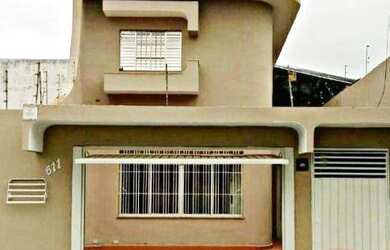 Imagem: A casa possui 3 Dormitórios, 3 Banheiros, 2 Vagas na garagem