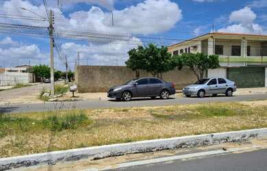 Imagem: O terreno possui 200m² de Área e está localizado em Caminho