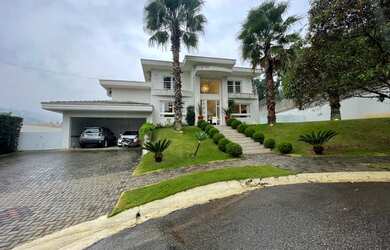 Imagem: A casa em condomínio possui 4 Dormitórios, 5 Banheiros, 5