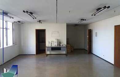 Imagem: O depósito possui 1 Vaga na garagem e 90m² de Área e está