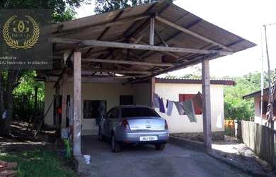 Imagem: A casa possui 2 Dormitórios, 1 Banheiro, 2 Vagas na garagem