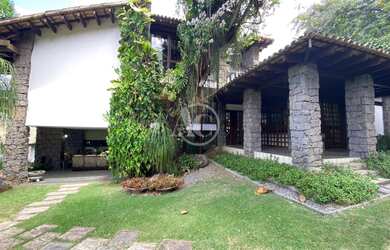 Imagem: A casa possui 4 Dormitórios, 5 Banheiros, 5 Vagas na garagem