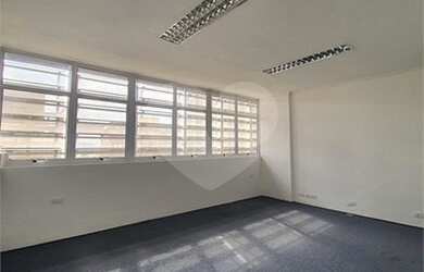 Imagem: O depósito possui 4 Vagas na garagem, 65m² de Área, Imóvel