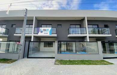 Imagem: A casa possui 3 Dormitórios, 3 Banheiros, 1 Vaga na garagem