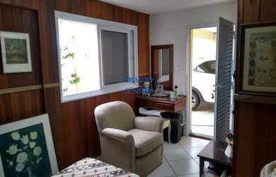 Imagem: A casa possui 2 Dormitórios, 5 Banheiros, 4 Vagas na garagem