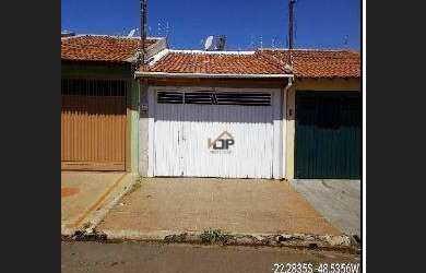 Imagem: A casa possui 2 Dormitórios, 1 Banheiro, 1 Vaga na garagem